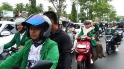 Ratusan Mahasiswa Konvoi Menuju Aksi di Simpang Pelor DPRK Aceh Barat