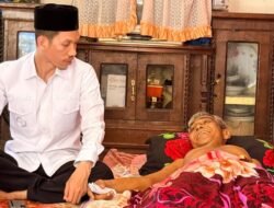 Bupati Aceh Barat Tarmizi Jenguk Mantan Kombatan GAM Sakit Jelang Idul Fitri, Serahkan Bantuan dan Doa