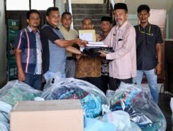 Kemendagri Salurkan Bantuan Perlengkapan Ibadah untuk Korban Banjir di Aceh Barat