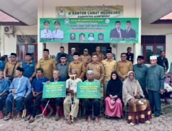 Kurdi Dampingi Bupati Aceh Barat Serahkan Bantuan Fakir Miskin Rp6,4 Miliar